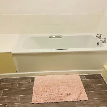 Homestay Double Bedroom In West Yorkshire, Leeds *