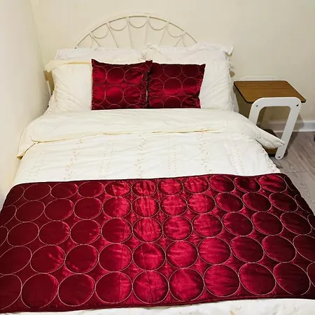 Double Bedroom In West Yorkshire, Leeds Homestay szállás